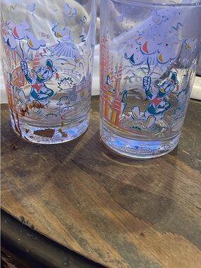 Donald Duck Vintage Character Glasses - Set of 2, Colorful Parade Design